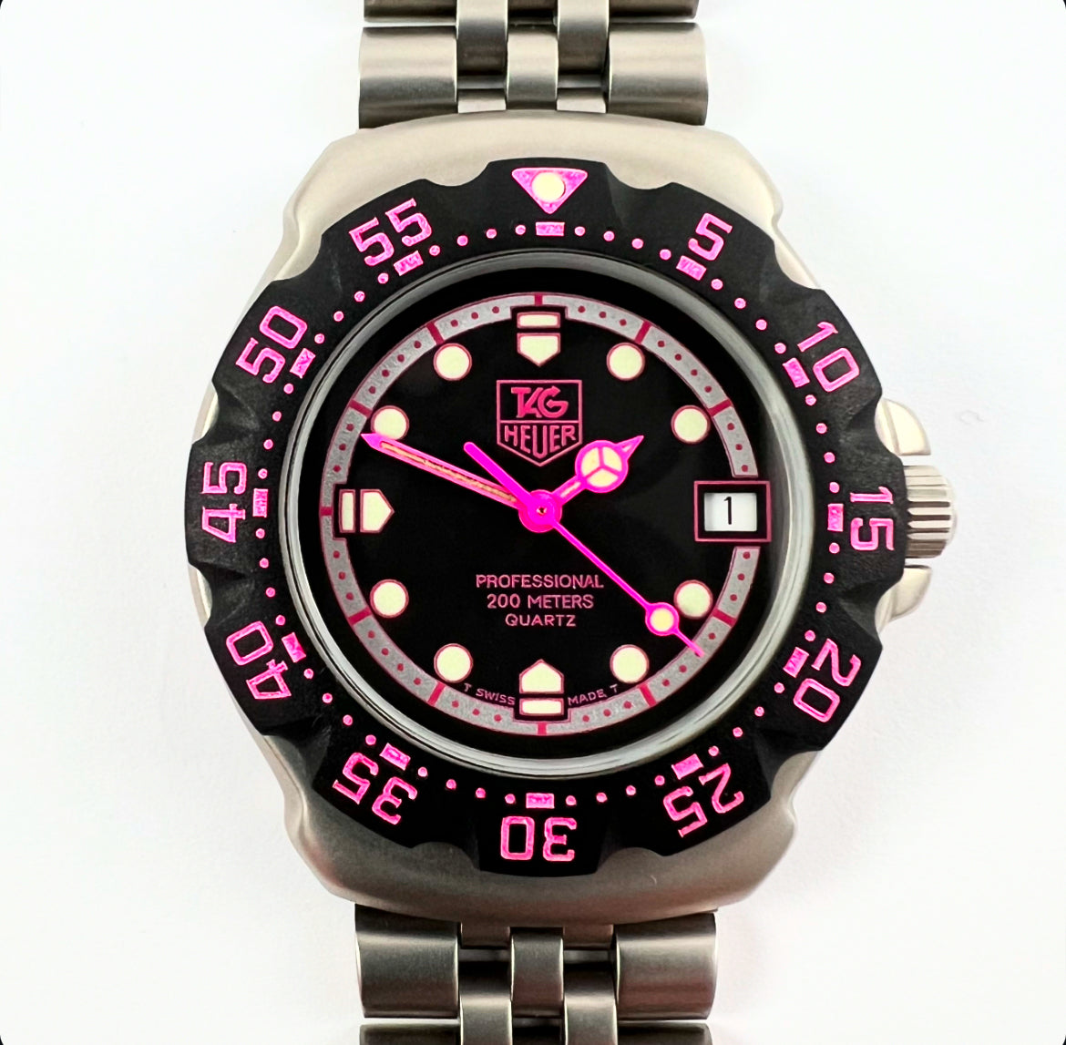 TAG Heuer Formula 1 ピンクダイアル TAG Heuer Formula 1 Steel & Ceramic White Dial Date Pink