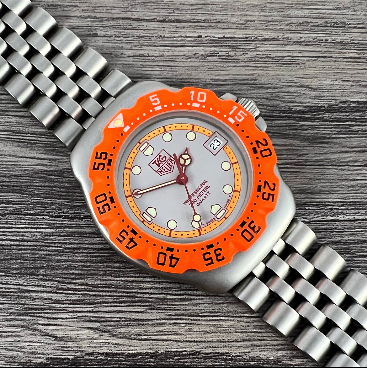 希少値下げ【TAG Heuer】Formula 1 Professional 1992 Tag Heuer Professional Formula 1 Quartz Unisex 373.513