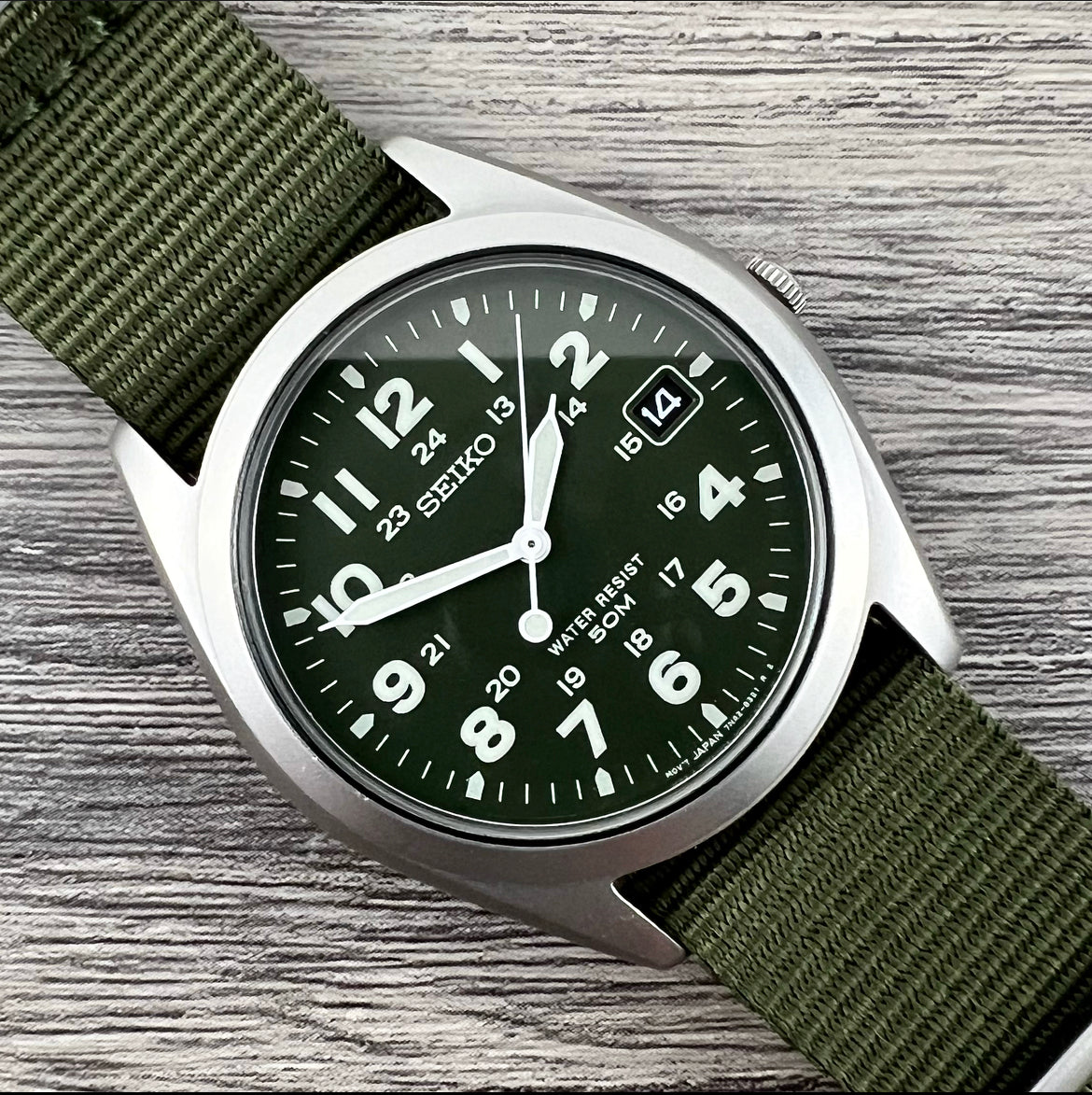 SEIKO - 完動良品 SEIKO ミリタリー 蛍光文字盤 7N42-8260