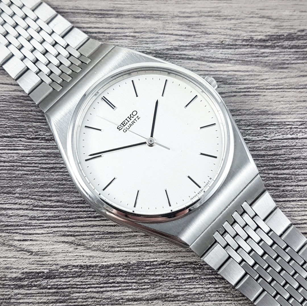 SEIKO クォーツ 腕時計 ホワイト 7433-7030 1980 Seiko 6030-7030 Quartz (Full Set) – Mornington Watches